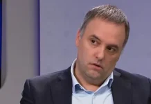 Dos funcionarios complicaron más a Manuel Adorni