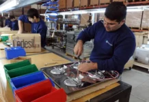 El empleo registrado cayó por tercer mes consecutivo