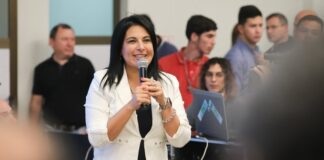 “En las escuelas de Corrientes no está prohibido el celular”