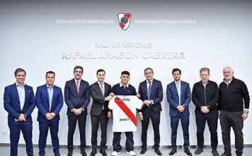 Thiago Almada llegó al país para incorporarse al plantel de River