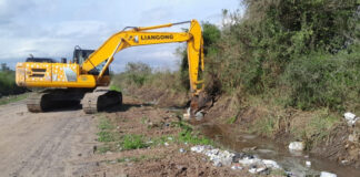 Limpieza y mantenimiento de canales a cielo abierto en Ruta Provincial 38