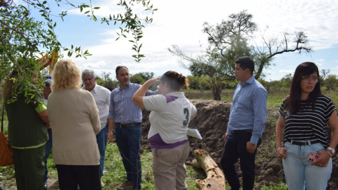 limpieza_canales_barrio_santa_clara_5_recorrida_del_intenden