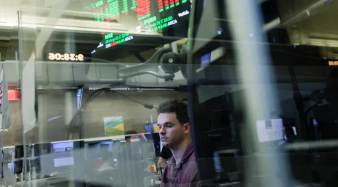 El riesgo país vuelve a acercarse a los 500 puntos y los bonos soberanos rebotan