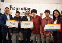 Valdés entregó 613 notebooks en Virasoro y anunció nuevas obras