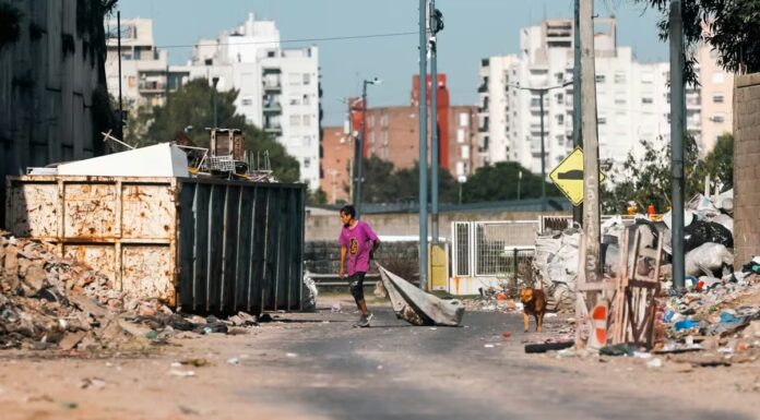 La pobreza en Argentina se ubicó en 32,3% en el primer semestre y la indigencia alcanzó el 7,5%