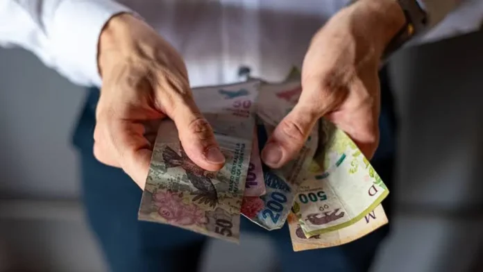 salario-minimo-plata-billetes