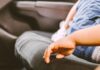 Indignación: encerró a su hija en el auto por más de tres horas para ir al boliche