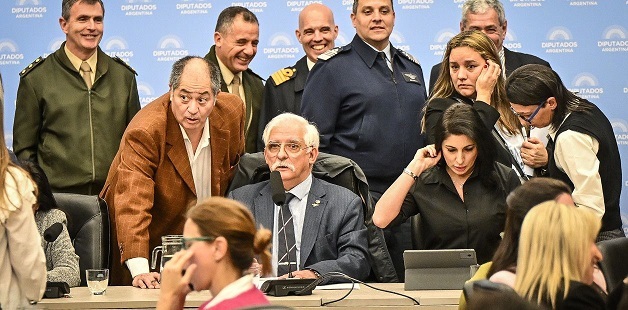 El Gobierno cede a las presiones de EE.UU. y modifica un artículo clave de la Ley Malvinas