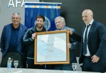 Messi recibió el título de “Doctor Honoris Causa” de la UBA antes de su despedida