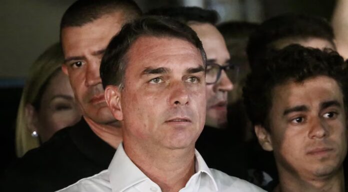 Flávio Bolsonaro abandonó Brasil tras la derrota electoral y viaja rumbo a Estados Unidos