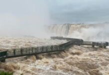 Cerraron las Cataratas del Iguazú por la impresionante crecida del río