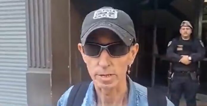 el-esposo-de-la-mujer-que-habria-golpeado-a-la-mama-de-marcela-coronel-foto-captura-america-YIOBXLK55RGGTAJ5HHNSOIAXBY