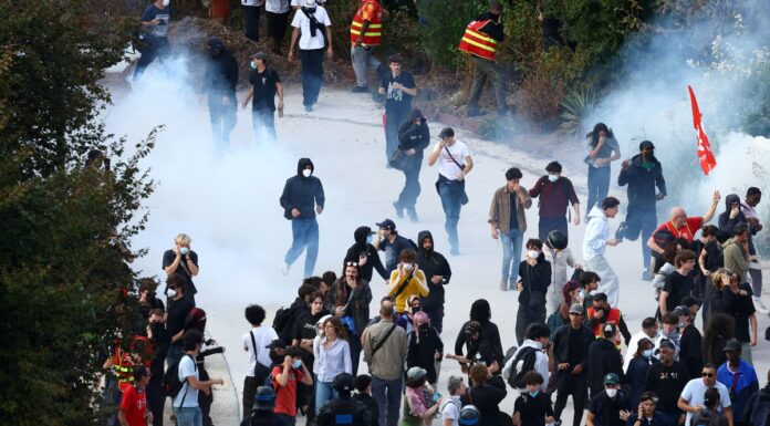 Más de 450.000 personas marcharon en Francia y crece la tensión por las protestas estudiantiles