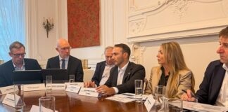 El Gobernador mantuvo reuniones en París para atraer nuevas inversiones a Corrientes