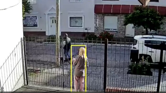 luego-del-intento-de-asalto-los-vecinos-alertaron-a-la-policia-foto-captura-de-video-tn-W43KOWDZVNHOXAIN37Z3MMKTGI